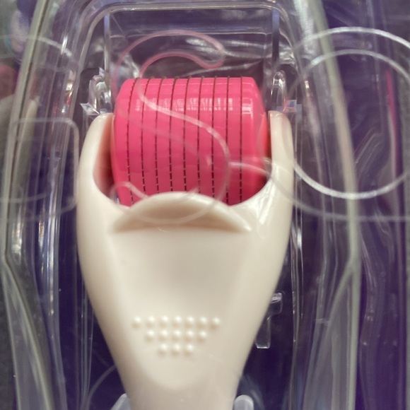 GSQ Glam Squad Micro Facial Roller - Picture 10 of 10